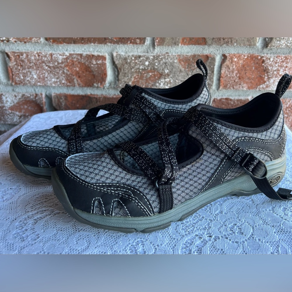 Chacos Black and Gray Outdoor Shoes - size 9.5 (flawed)